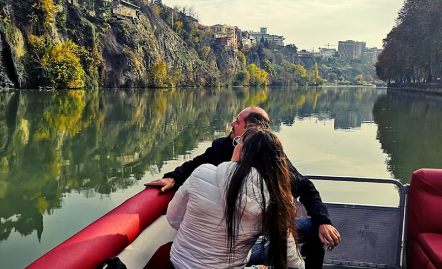 Mtkvari River sightseeing boat tour
